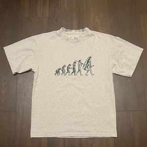 Nike Light Gray Evolution Graphic Tee. Men’s Small